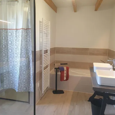 D'hotes A La Ferme Du Moulin Galapian